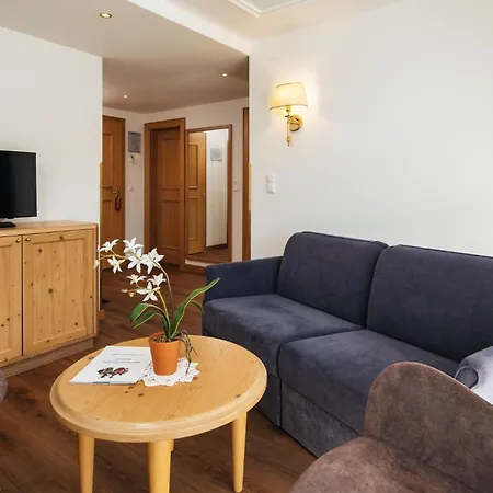 Garni Alpenruh-micheluzzi فندق سيرفاوس