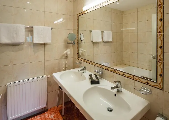 Hotel Garni Alpenruh-micheluzzi 4*