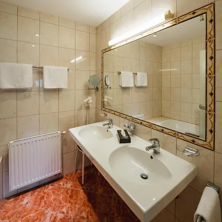 Hotel Garni Alpenruh-micheluzzi 4*