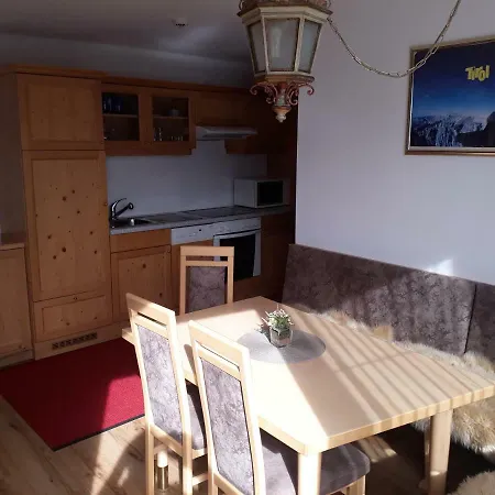Hotel Garni Alpenruh-micheluzzi Serfaus